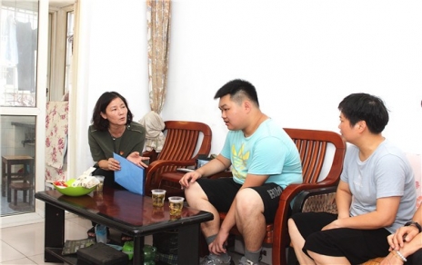 結(jié)對社區(qū)困難家庭，持續(xù)開展資助助學(xué)