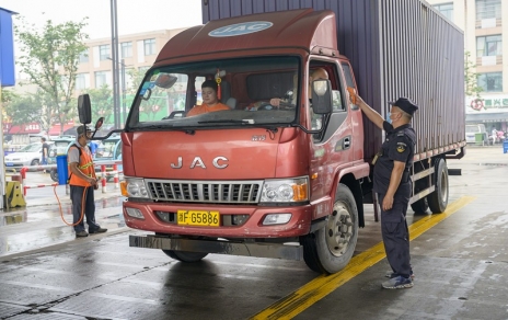 持續(xù)抓好疫情防控，保障市場(chǎng)有序穩(wěn)定運(yùn)轉(zhuǎn)