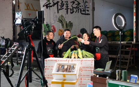 直播帶貨如約至，金籃子、銀籃子，不如裝滿老百姓的“菜籃子”！