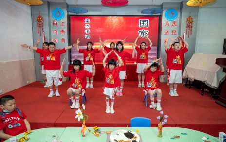 “水點點”---用心暖童心，用情伴成長！