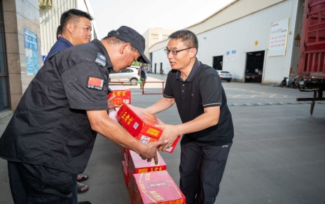 戰(zhàn)高溫、保供應(yīng)，嘉興市財(cái)貿(mào)工會(huì)主席陳云建慰問我司基層員工